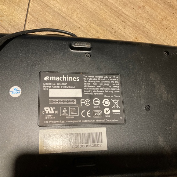 EMachines black Computer Keyboard - Picture 2 of 3